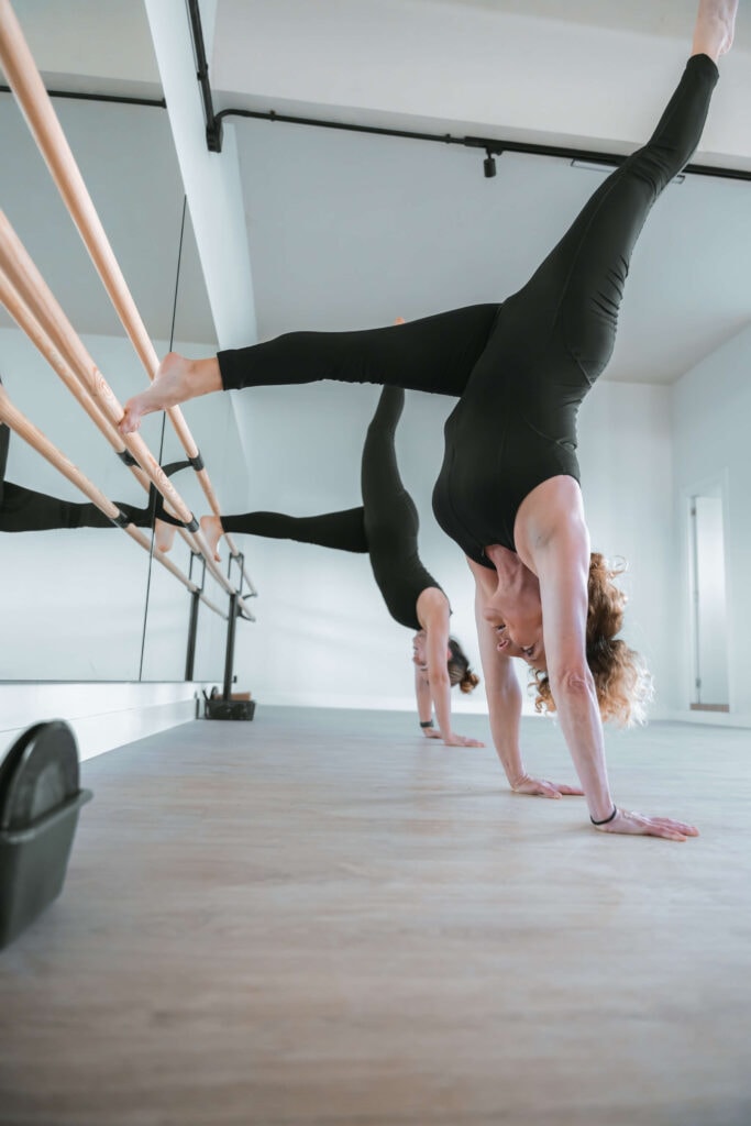 Ejercicios con barra de ballet de pared